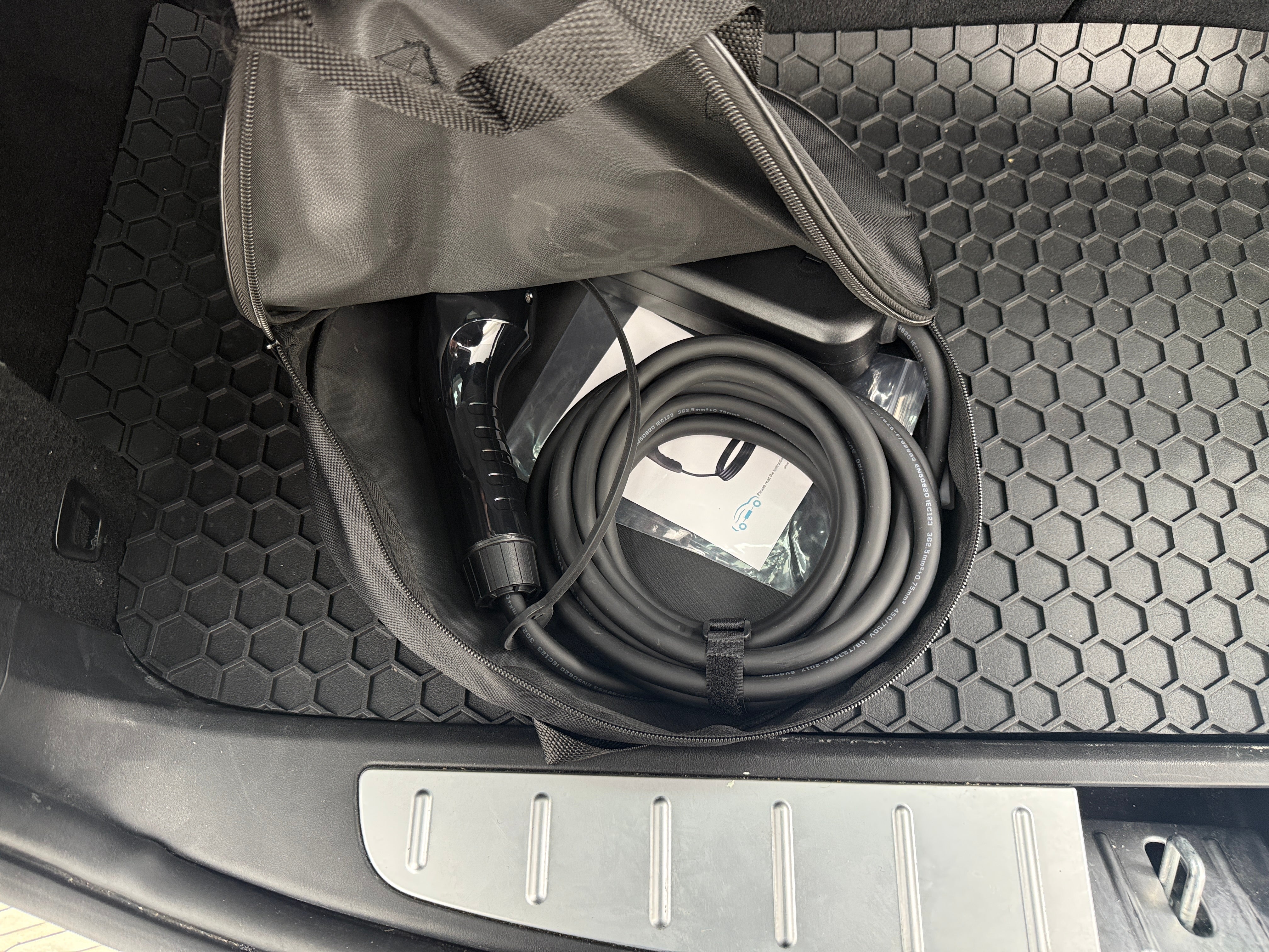 tesla model x 2017 5YJXCBE26HF050426 image